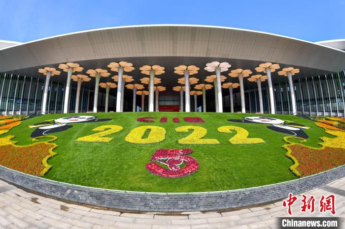 第五屆進博會場館景觀裝飾全面定妝?！￡悏魸?攝